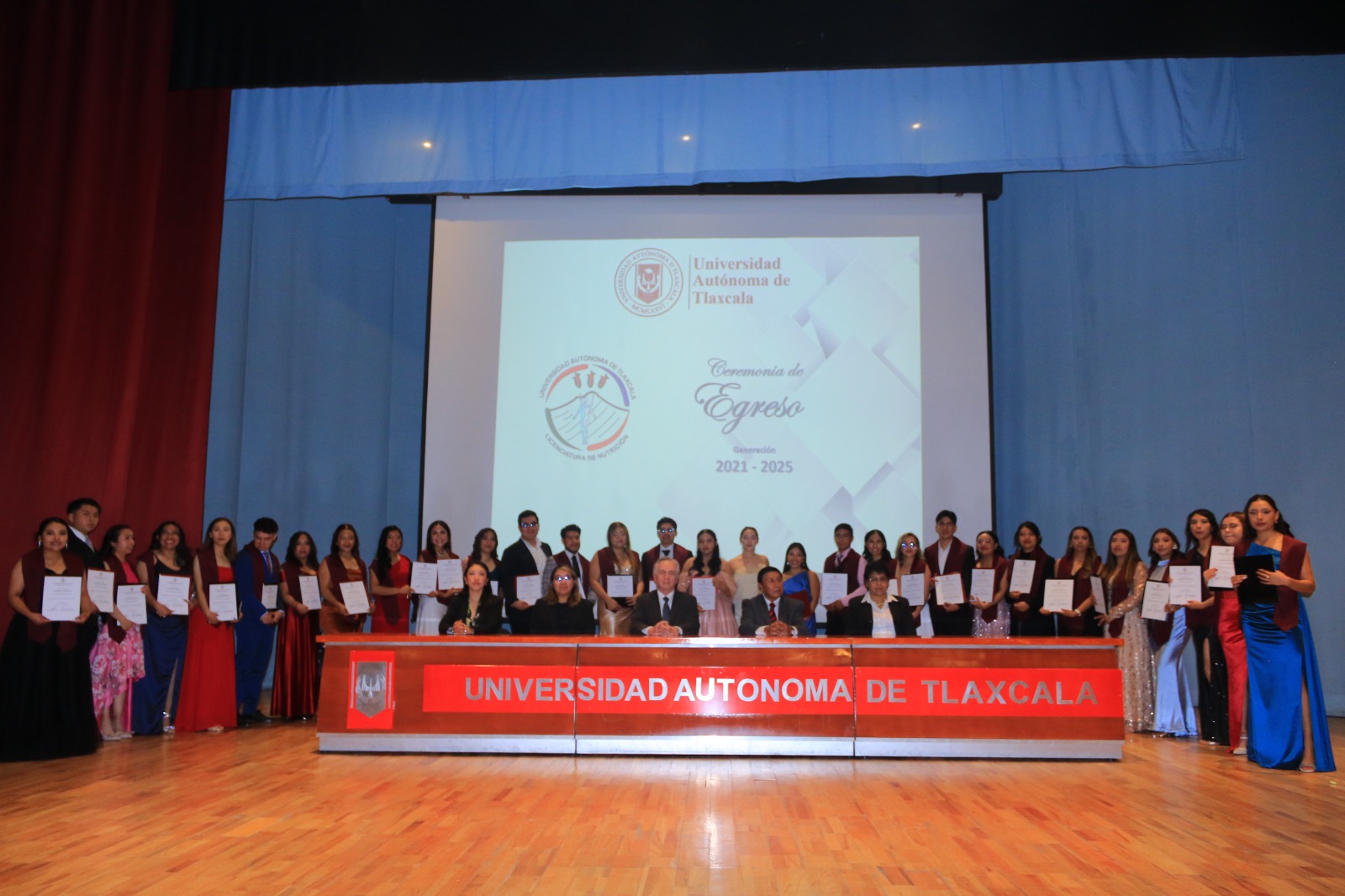 La UATx entrega a la sociedad a nuevos profesionistas en Nutrición